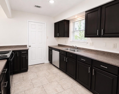 1823 Pewter Court - Photo Thumbnail 10