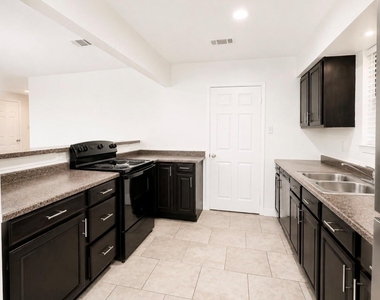 1823 Pewter Court - Photo Thumbnail 8