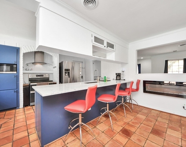 5139 Beechnut Street - Photo Thumbnail 10