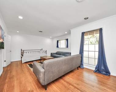 5139 Beechnut Street - Photo Thumbnail 6