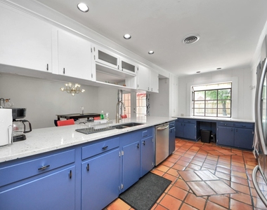 5139 Beechnut Street - Photo Thumbnail 15