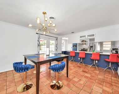 5139 Beechnut Street - Photo Thumbnail 9