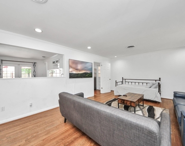 5139 Beechnut Street - Photo Thumbnail 4