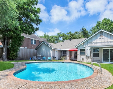 5139 Beechnut Street - Photo Thumbnail 2