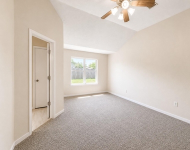 1711 Dixon Lane - Photo Thumbnail 8