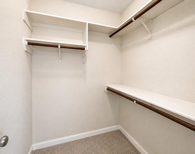 1711 Dixon Lane - Photo Thumbnail 12