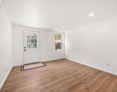 28096 Seven Sisters Road - Photo Thumbnail 8