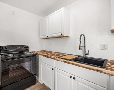 28096 Seven Sisters Road - Photo Thumbnail 6