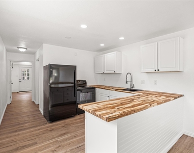 28096 Seven Sisters Road - Photo Thumbnail 3