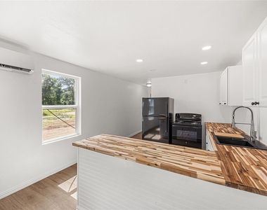 28096 Seven Sisters Road - Photo Thumbnail 4