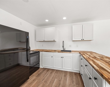28096 Seven Sisters Road - Photo Thumbnail 5