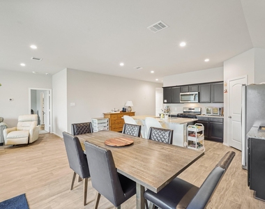 40422 Garden Heights Lane - Photo Thumbnail 10