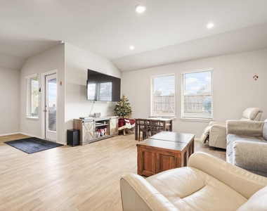 40422 Garden Heights Lane - Photo Thumbnail 12