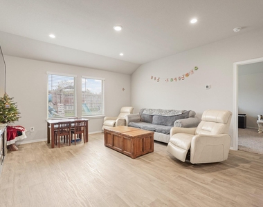 40422 Garden Heights Lane - Photo Thumbnail 11
