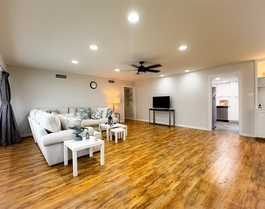 637 S Ripple Creek Drive - Photo Thumbnail 4