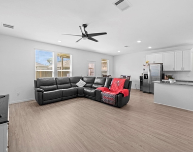 334 Paso Fino Drive - Photo Thumbnail 5