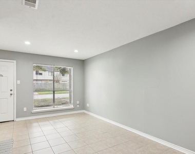 8540 Glen Meadow Lane - Photo Thumbnail 8