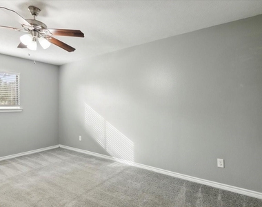 8540 Glen Meadow Lane - Photo Thumbnail 13