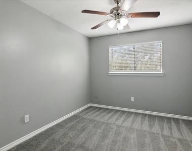8540 Glen Meadow Lane - Photo Thumbnail 17