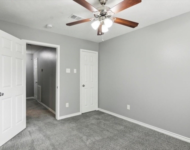 8540 Glen Meadow Lane - Photo Thumbnail 16