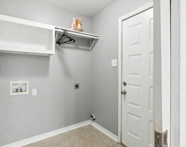 8540 Glen Meadow Lane - Photo Thumbnail 7