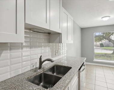 8540 Glen Meadow Lane - Photo Thumbnail 4