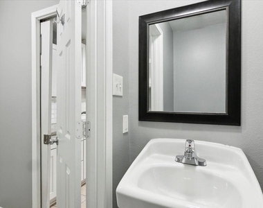 8540 Glen Meadow Lane - Photo Thumbnail 6