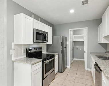 8540 Glen Meadow Lane - Photo Thumbnail 3