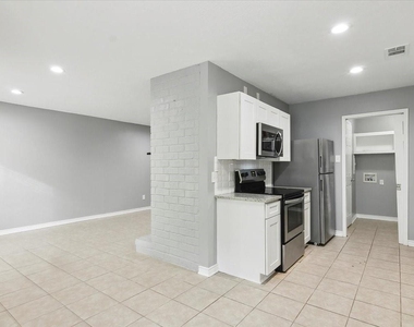 8540 Glen Meadow Lane - Photo Thumbnail 2