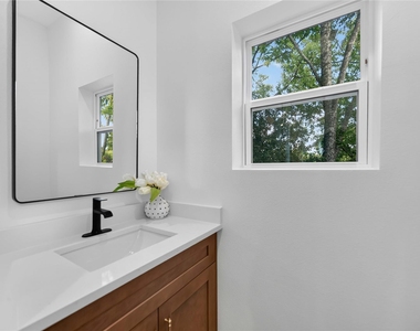 316 Walthall - Photo Thumbnail 13