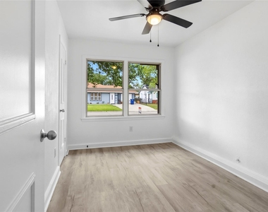 3018 Vance Avenue - Photo Thumbnail 14