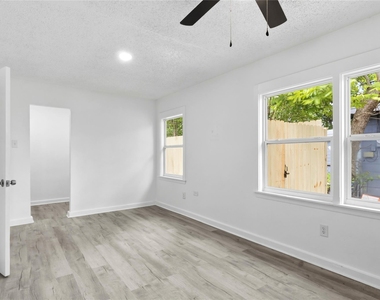 3018 Vance Avenue - Photo Thumbnail 10