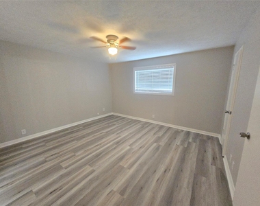 8101 Amelia Road - Photo Thumbnail 12