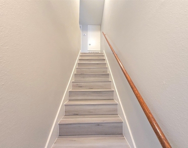 8101 Amelia Road - Photo Thumbnail 10