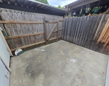 8101 Amelia Road - Photo Thumbnail 18