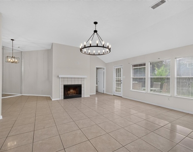 19635 Vernier Woods Lane - Photo Thumbnail 8