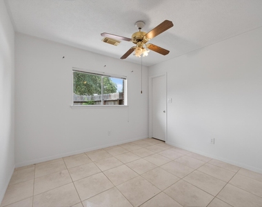 19635 Vernier Woods Lane - Photo Thumbnail 20