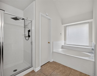 19635 Vernier Woods Lane - Photo Thumbnail 15