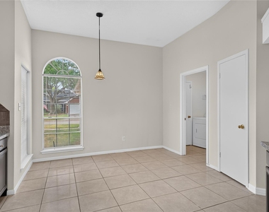19635 Vernier Woods Lane - Photo Thumbnail 7