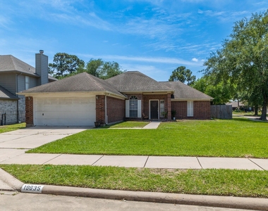 19635 Vernier Woods Lane - Photo Thumbnail 2
