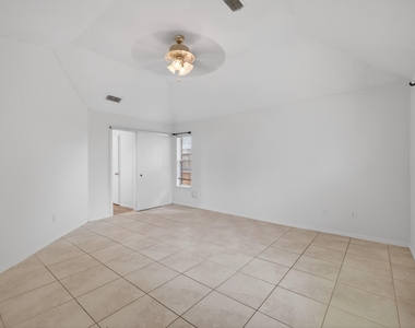 19635 Vernier Woods Lane - Photo Thumbnail 12