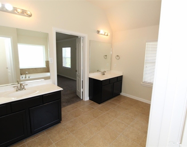 627 Oak Circle Drive E - Photo Thumbnail 24