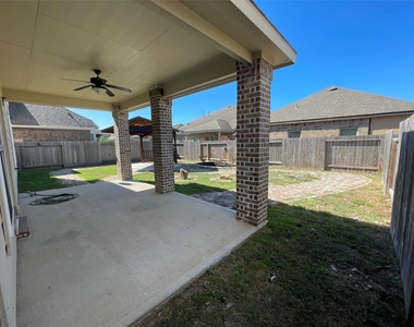 627 Oak Circle Drive E - Photo Thumbnail 15