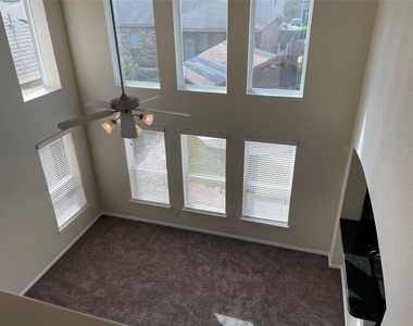 627 Oak Circle Drive E - Photo Thumbnail 13