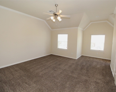 627 Oak Circle Drive E - Photo Thumbnail 20