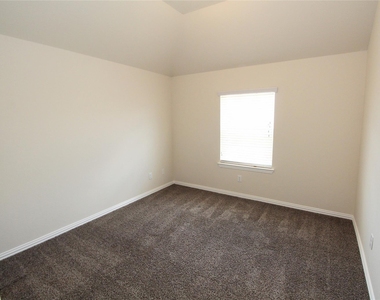 627 Oak Circle Drive E - Photo Thumbnail 30