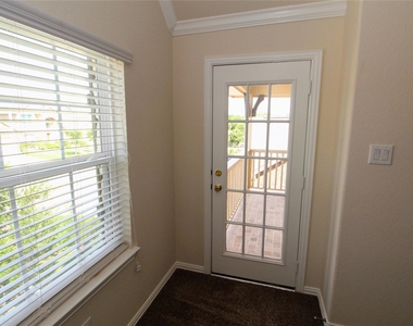 627 Oak Circle Drive E - Photo Thumbnail 22