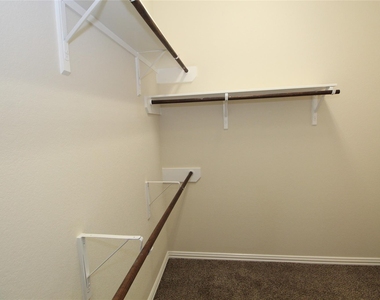 627 Oak Circle Drive E - Photo Thumbnail 28