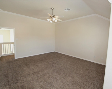 627 Oak Circle Drive E - Photo Thumbnail 21