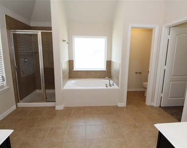 627 Oak Circle Drive E - Photo Thumbnail 25